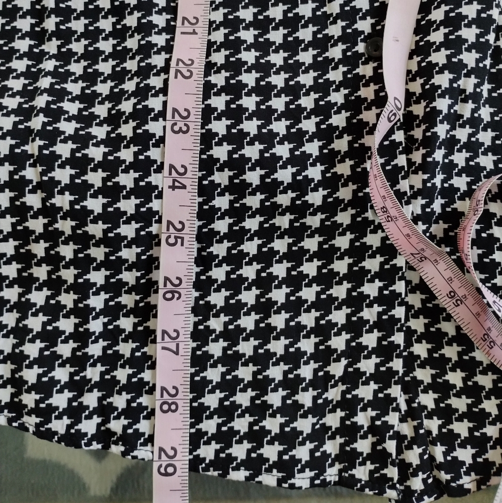 Houndstooth Button down Top - Picture 9 of 9